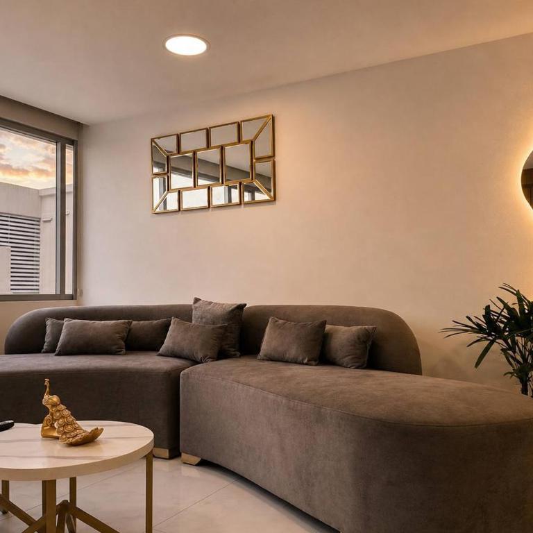 Elegante Apartamento en Torre Milenium La Aurora con Vista Urbana y Espacios Familiares Premium - Deluxe Suite - 22