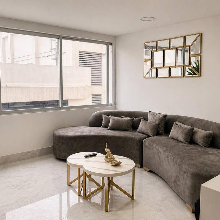 Elegante Apartamento en Torre Milenium La Aurora con Vista Urbana y Espacios Familiares Premium - Deluxe Suite - 25
