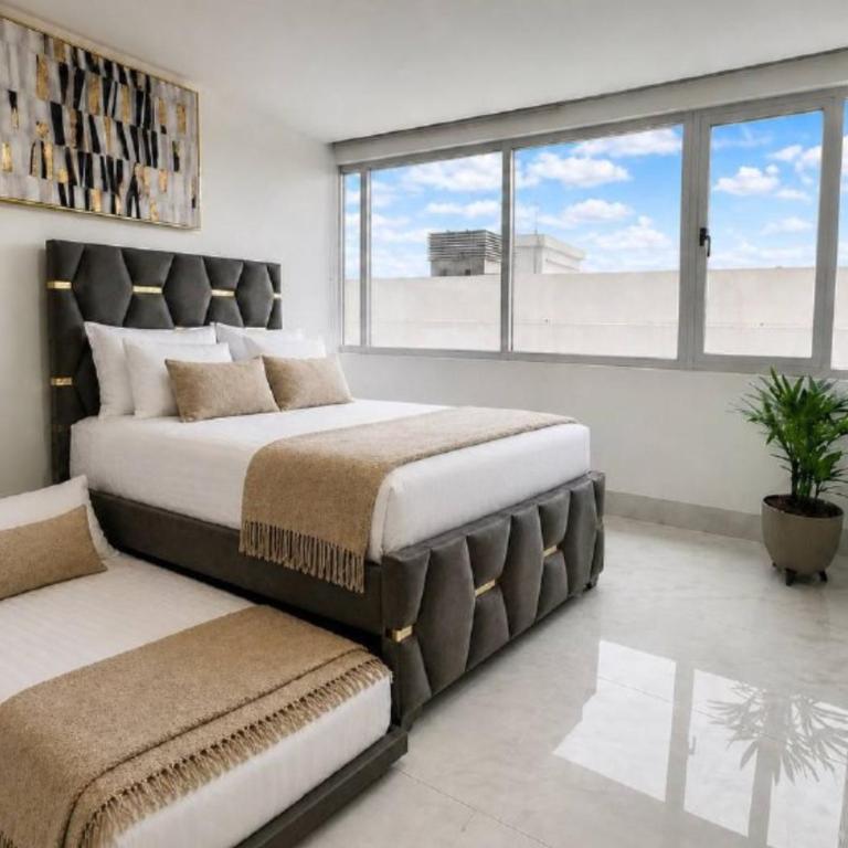Elegante Apartamento en Torre Milenium La Aurora con Vista Urbana y Espacios Familiares Premium - Deluxe Suite - 21