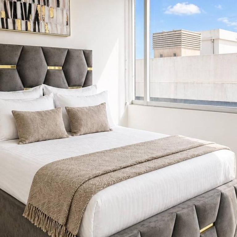Elegante Apartamento en Torre Milenium La Aurora con Vista Urbana y Espacios Familiares Premium - Deluxe Suite - 27