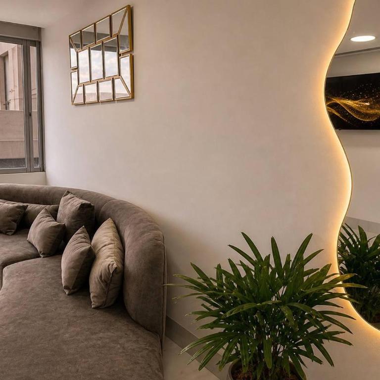 Elegante Apartamento en Torre Milenium La Aurora con Vista Urbana y Espacios Familiares Premium - Deluxe Suite - 24
