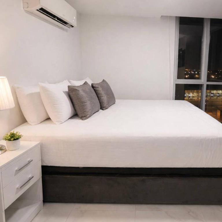 Elegante Apartamento en Torre Milenium La Aurora con Vista Urbana y Espacios Familiares Premium - Three-Bedroom Apartment with View - 13