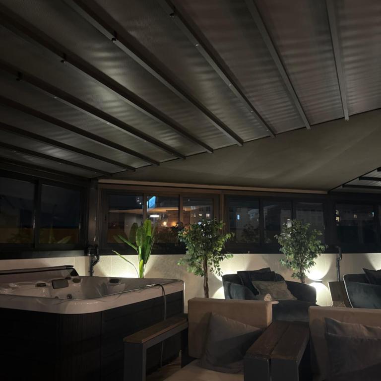 Maison Prive Luxury Penthouse - One-Bedroom Apartment - 5