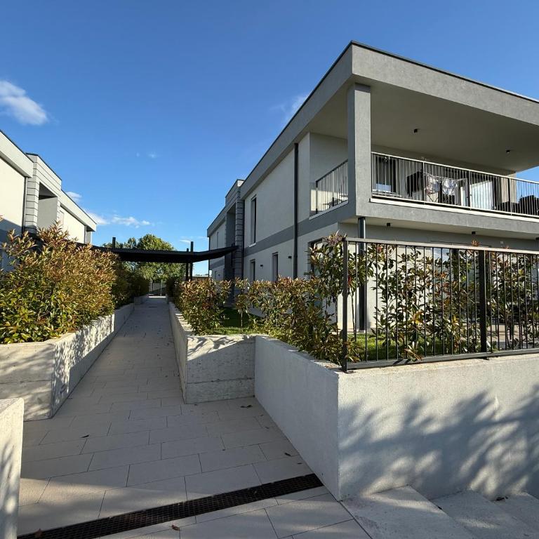 Casa Schöni - Exklusive Ferienwohnung mit Poolblick in Lazise - Appartamento con 2 Camere da Letto - 3