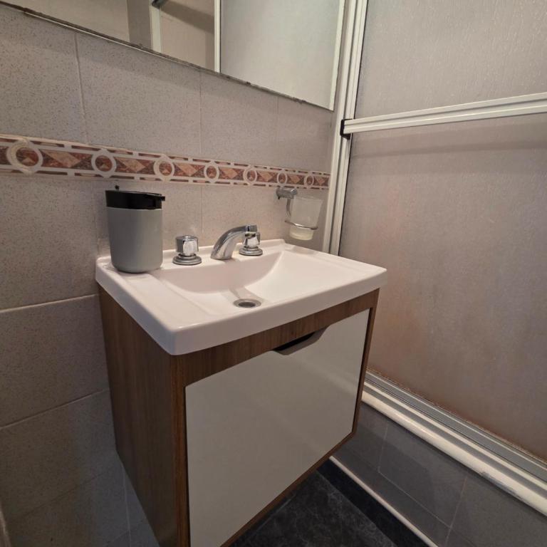 Depto de 2 ambientes zona Guemes - Apartamento - 12