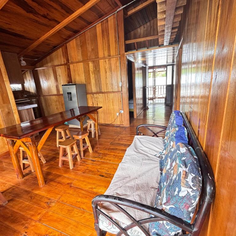 Hostal Vista Verde - Family Room - 13