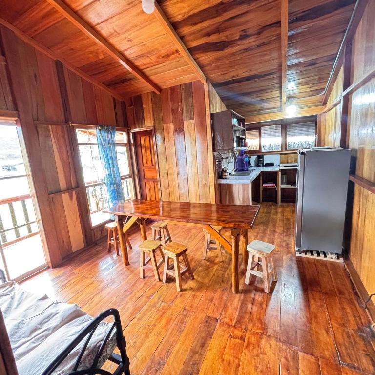 Hostal Vista Verde - Family Room - 8