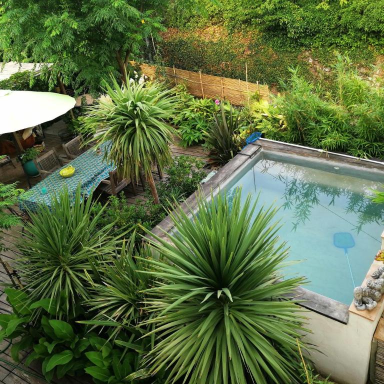 MAISON avec JARDIN ET BASSIN DE BAIGNADE - Villa 3 Chambres - 1