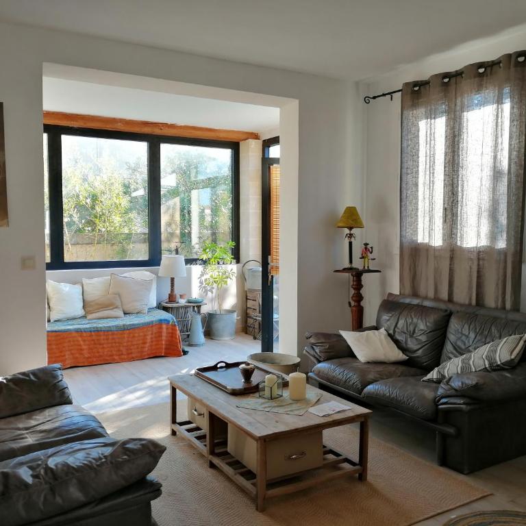 MAISON avec JARDIN ET BASSIN DE BAIGNADE - Villa 3 Chambres - 12