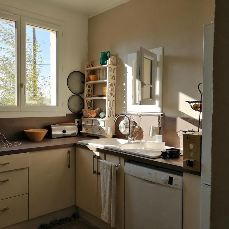 MAISON avec JARDIN ET BASSIN DE BAIGNADE - Villa 3 Chambres - 9