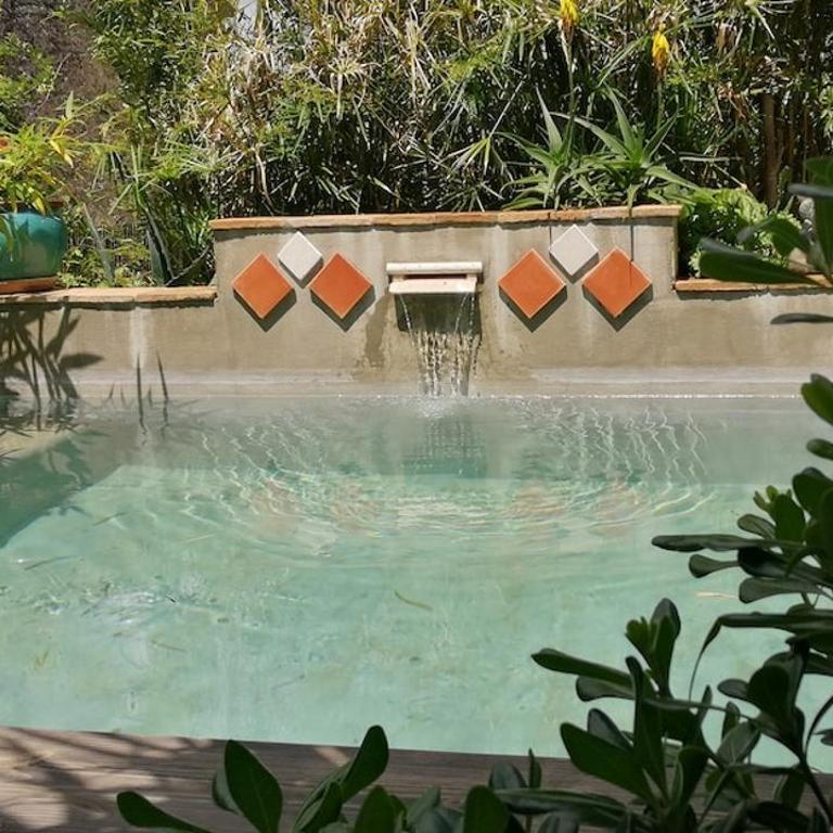 MAISON avec JARDIN ET BASSIN DE BAIGNADE - Villa 3 Chambres - 4