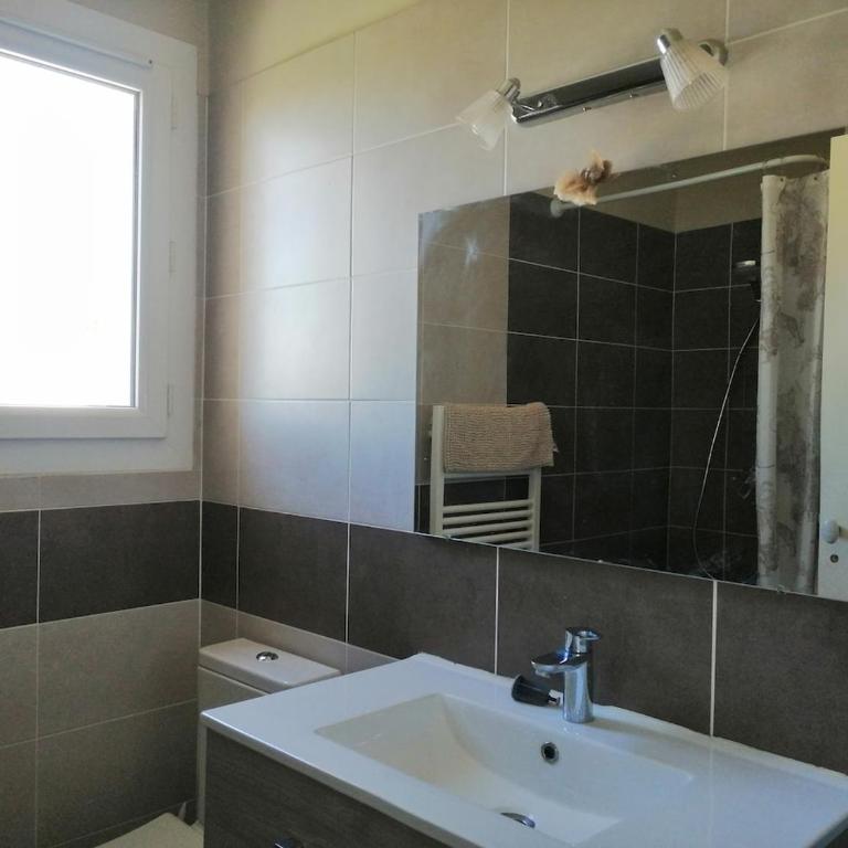 MAISON avec JARDIN ET BASSIN DE BAIGNADE - Villa 3 Chambres - 2