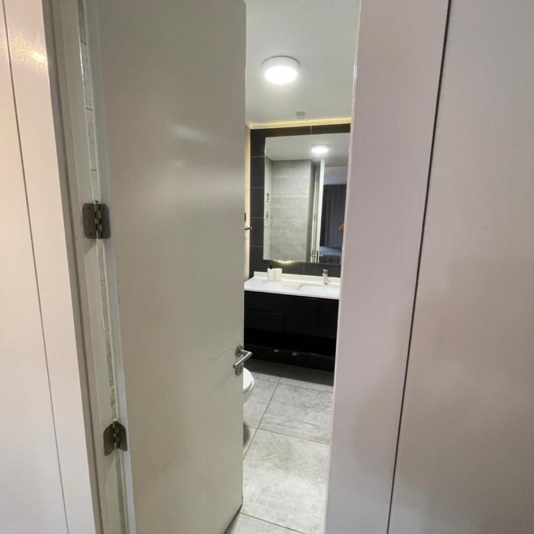 Las Condes Avenue, with parking and air conditioner - Apartamento de 1 dormitorio - 18