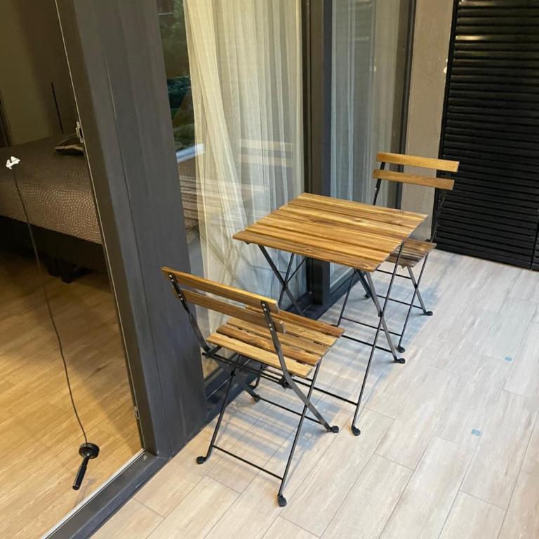 Las Condes Avenue, with parking and air conditioner - Apartamento de 1 dormitorio - 2