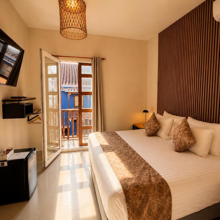 ETHNIC Thematic Hotel - Standard King Room - 2