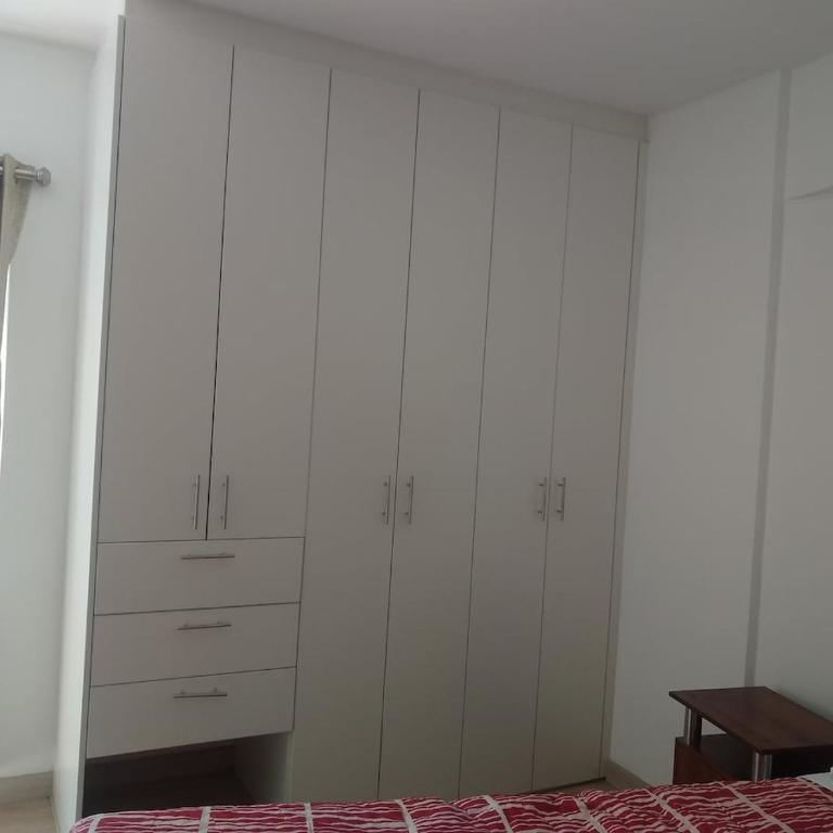 Departamento Céntrico en Beaterio de 3 Dormitorios Sala con Balcon Seguridad 24 7 - Three-Bedroom Apartment - 4