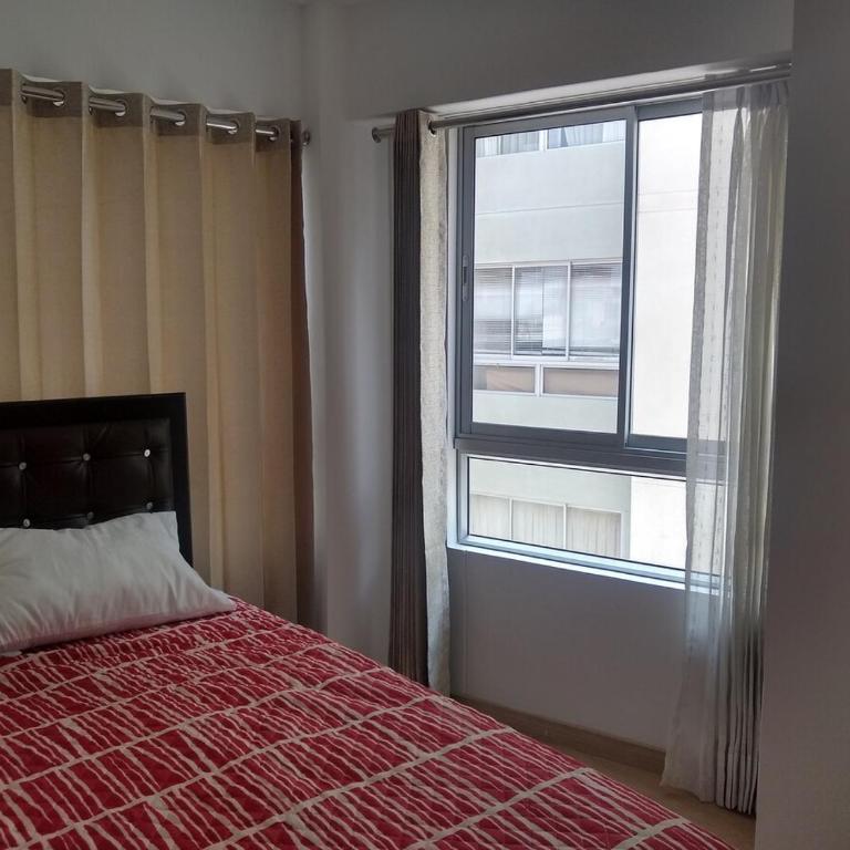 Departamento Céntrico en Beaterio de 3 Dormitorios Sala con Balcon Seguridad 24 7 - Three-Bedroom Apartment - 24