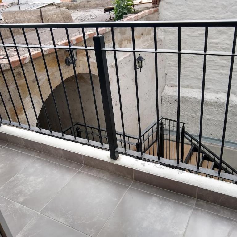 Departamento Céntrico en Beaterio de 3 Dormitorios Sala con Balcon Seguridad 24 7 - Three-Bedroom Apartment - 26