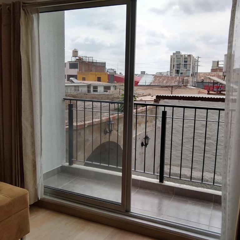 Departamento Céntrico en Beaterio de 3 Dormitorios Sala con Balcon Seguridad 24 7 - Three-Bedroom Apartment - 28