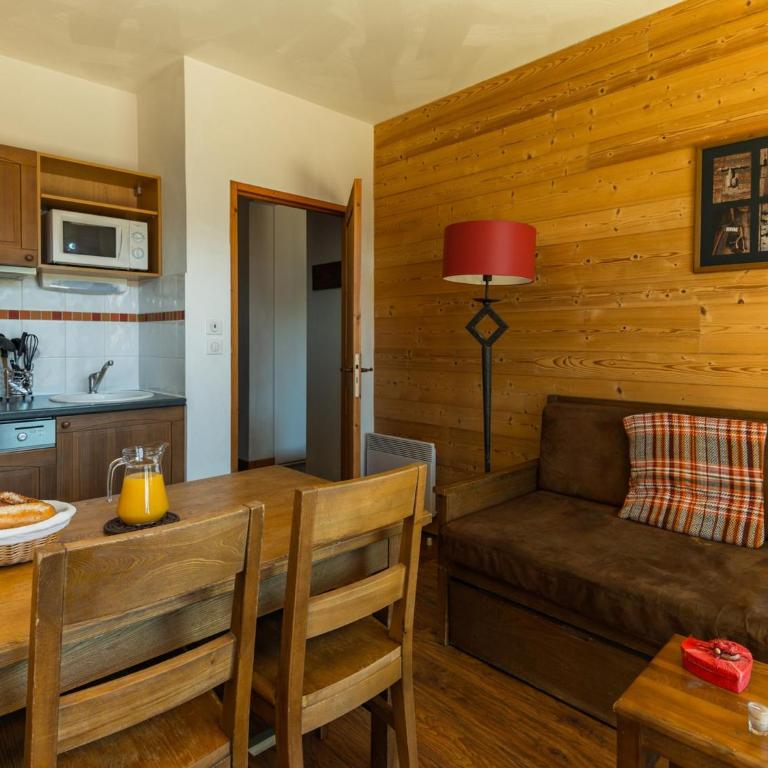 Ski Chalet Apartment for 6 - One-Bedroom Apartment - 5