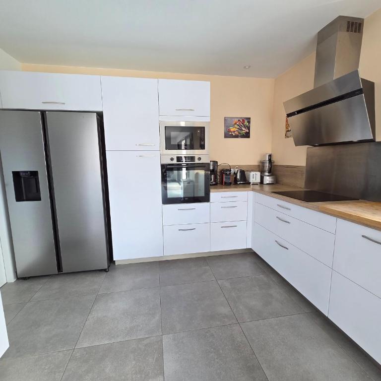 Villa neuve 130m² avec piscine chauffée, 4 chambres - FR-1-194-321 - Vacation Home - 4