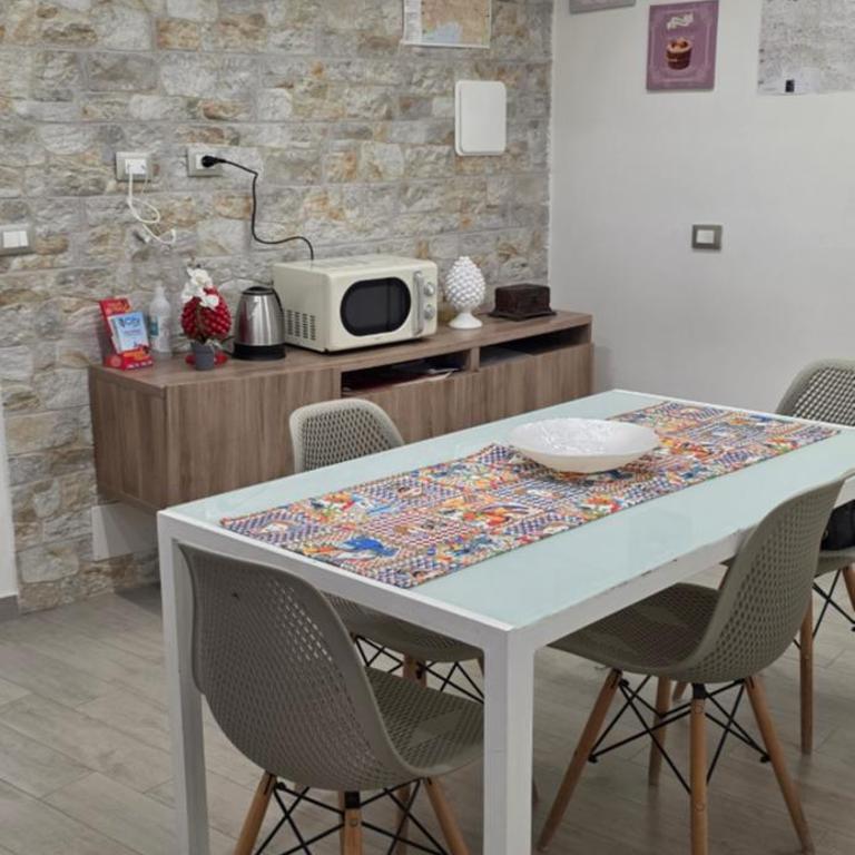 Tourist House Palermo - Camera Familiare con Balcone - 12