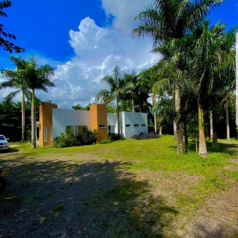 Casa blanca, casa campestre Restrepo - Villa with Private Pool - 4