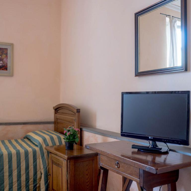 Hotel Monica - Quadruple Room - 10