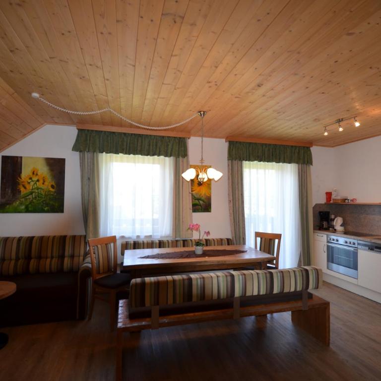 Da Bräuhauser - Appartamento con 2 Camere da Letto, Balcone e Vista Montagna - 4