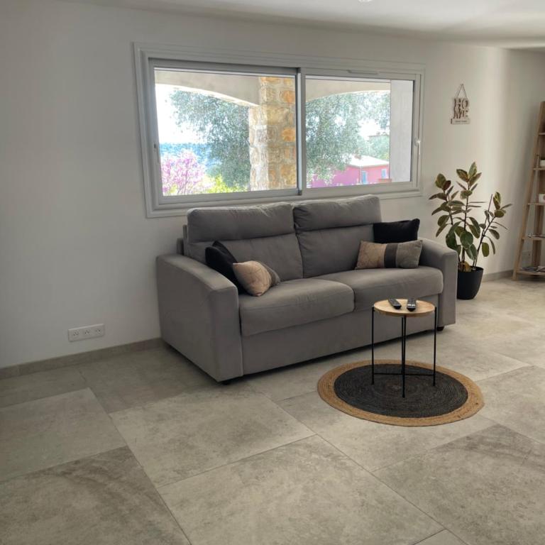 Rez de villa Peymeinade - Maison 1 Chambre - 2