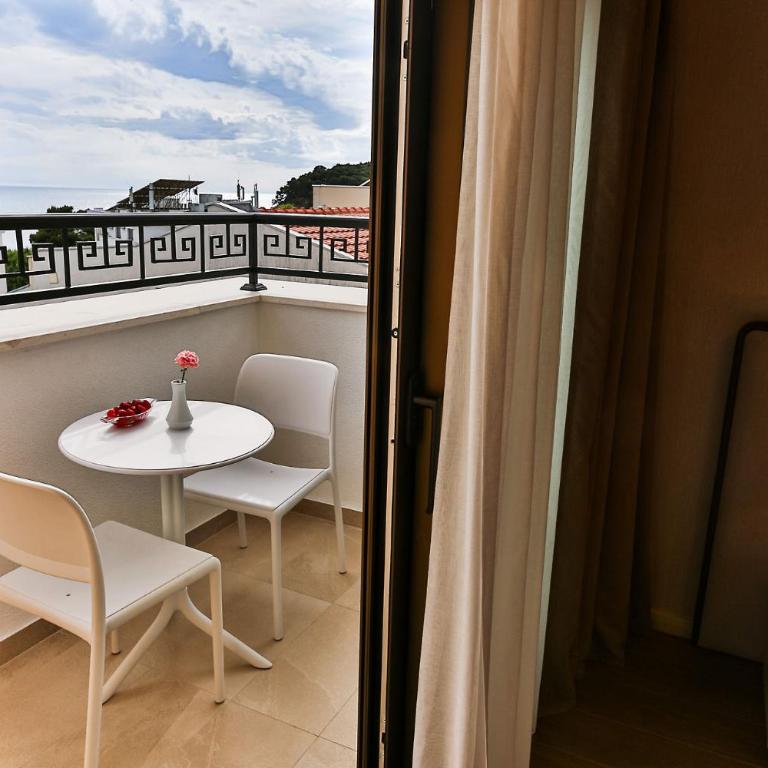 Hotel Harmony by Aycon - Deluxe Double Room with Extra Bed - 9