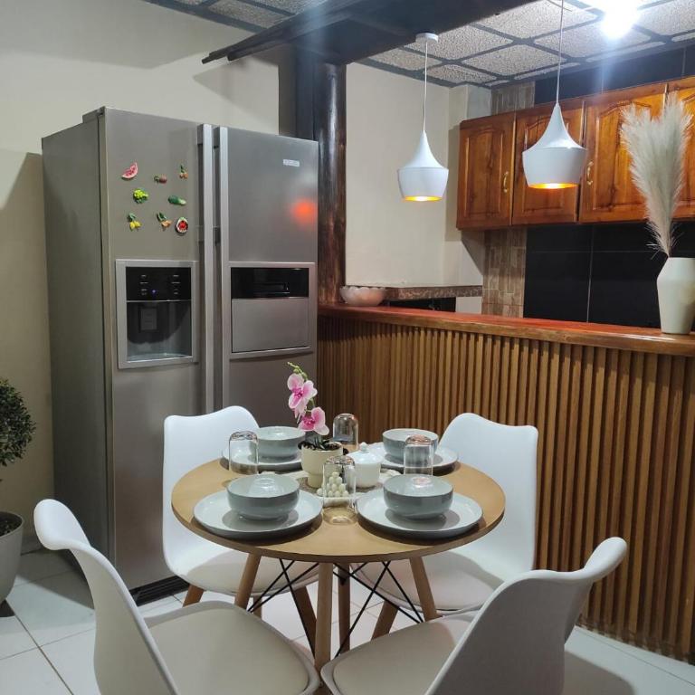Cenizo's house - apartment in downtown Mindo - Two-Bedroom Apartment - 2