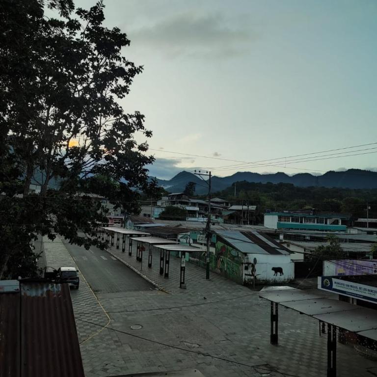 Cenizo's house - apartment in downtown Mindo - Two-Bedroom Apartment - 5