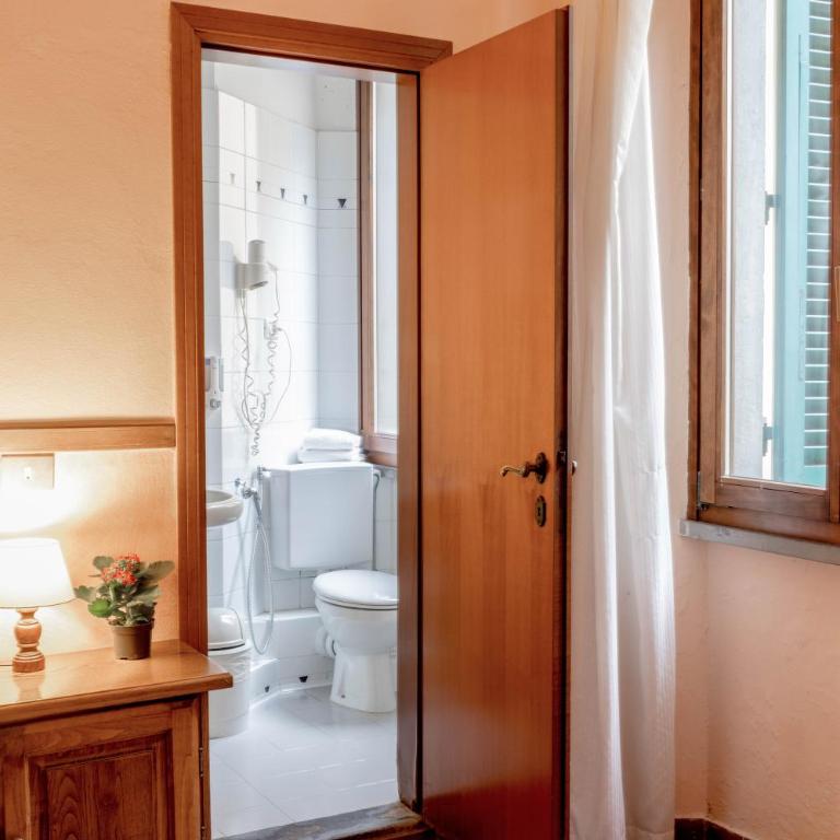 Hotel Monica - Triple Room - 10