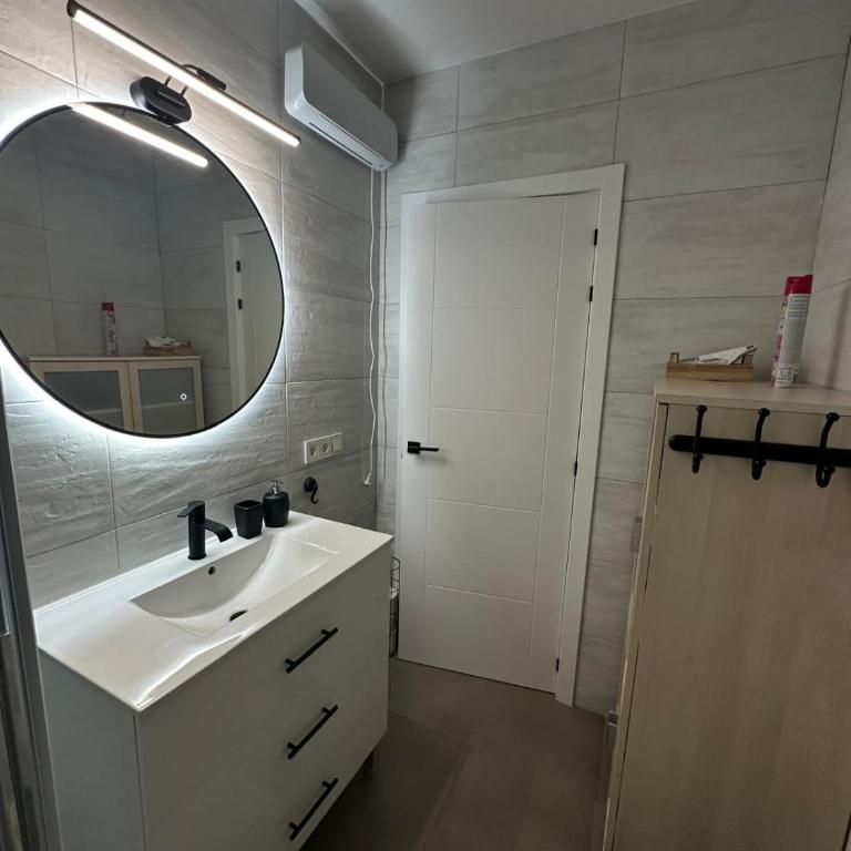 Happy Hideaway - Three-Bedroom Apartment - 18