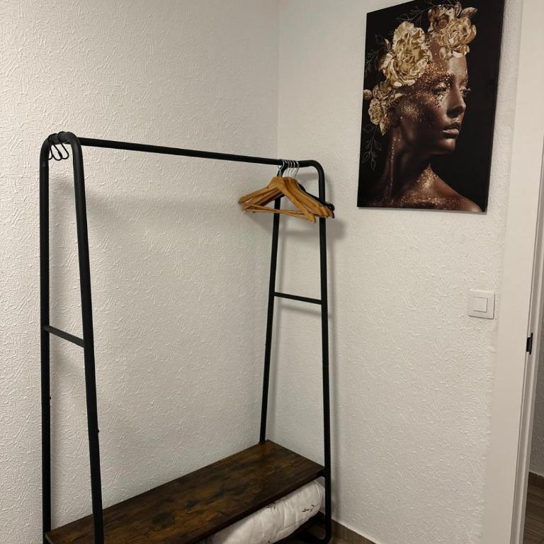 Happy Hideaway - Three-Bedroom Apartment - 26
