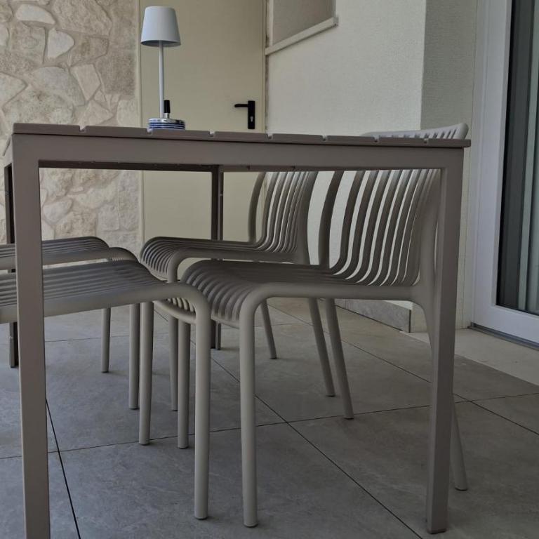 VELORA STAYS Florinas - Appartamento con 2 Camere da Letto e Terrazza - 2