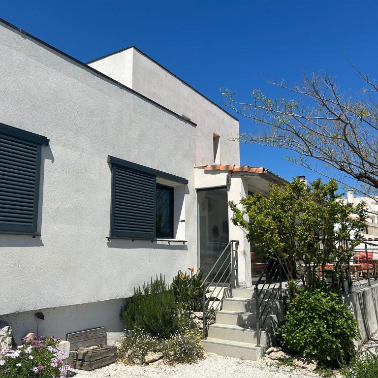 Sea View Villa - Rooftop - Pool - Sea within walking distance - Carro - Villa - 55