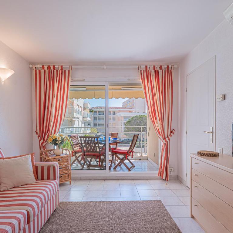 Lovely Seaside Golfe Juan - Marina - Pool - Garage - Appartement 1 Chambre avec Balcon et Vue sur Mer - 2