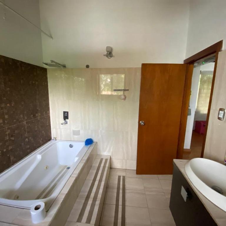 Beautiful house to rest, work or accommodate athletes - Casa de 4 dormitorios - 22