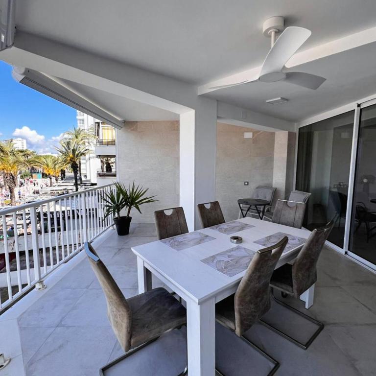 Apartamento Mauri Primera Línea del Mar - Three-Bedroom Apartment with Sea View - 10