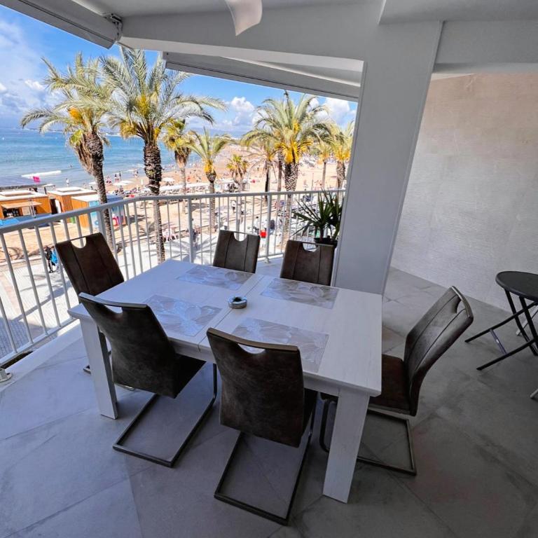 Apartamento Mauri Primera Línea del Mar - Three-Bedroom Apartment with Sea View - 13