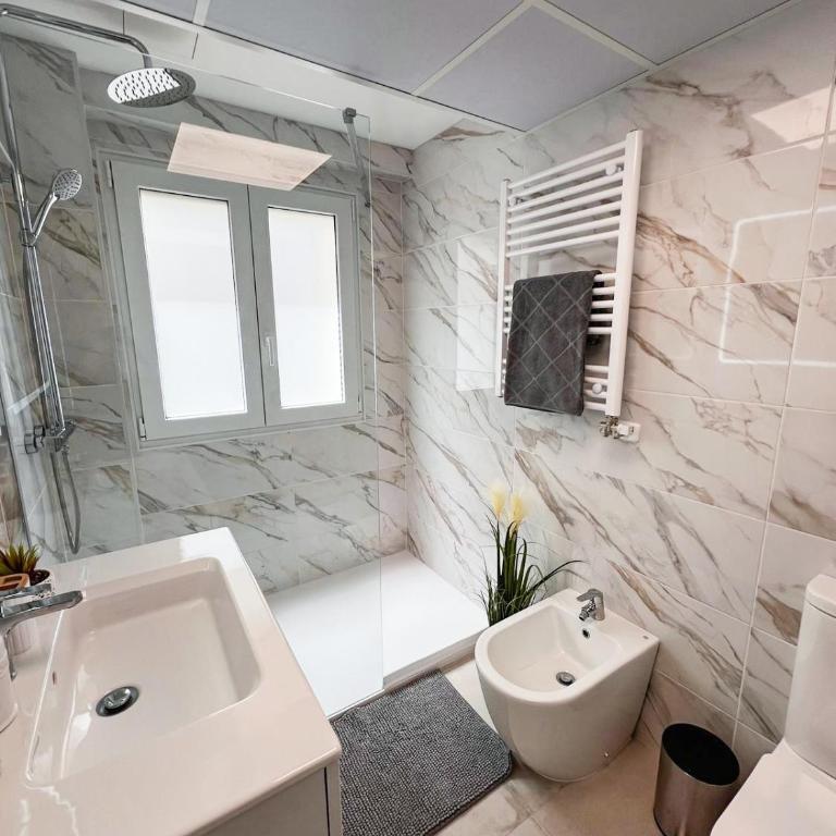 Apartamento Mauri Primera Línea del Mar - Three-Bedroom Apartment with Sea View - 16