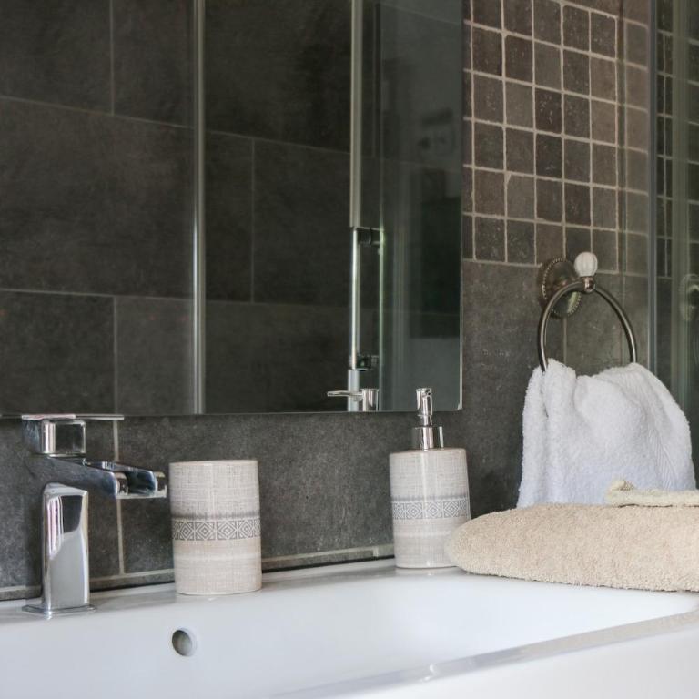 Charmant studio et jardin provencal à Saint-Cyr-sur-mer - Appartement 1 Chambre - 10