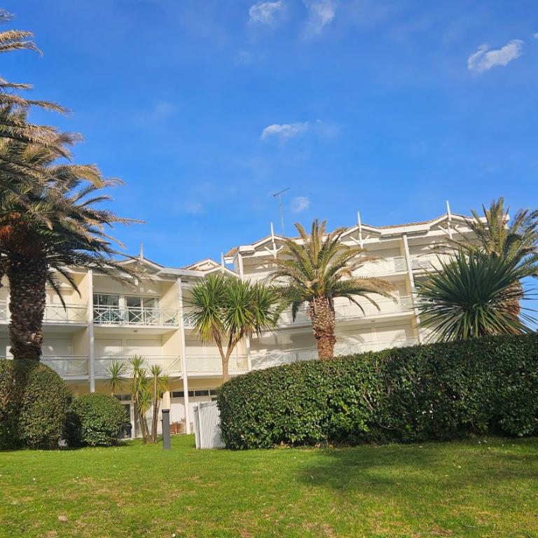 Entre Foret et Ocean - Two-Bedroom Deluxe Apartment with Garden View - 4