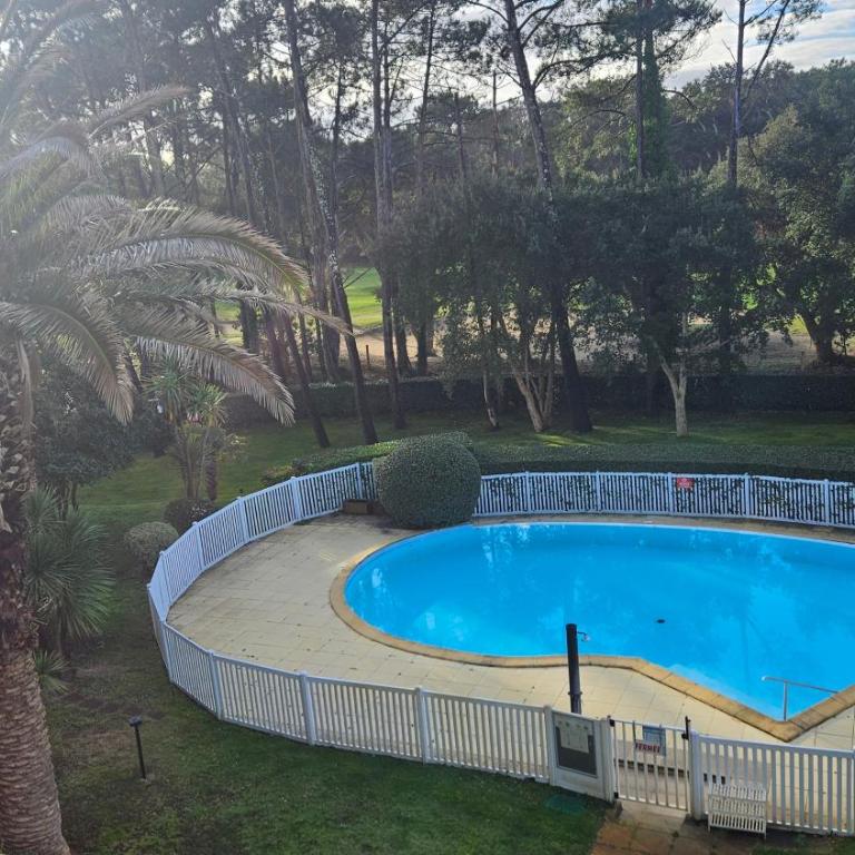 Entre Foret et Ocean - Two-Bedroom Deluxe Apartment with Garden View - 31