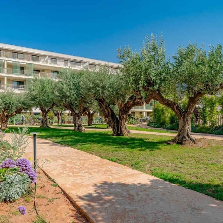 Luxury apartment just steps from the beach and marina - Casa de 3 dormitorios - 35