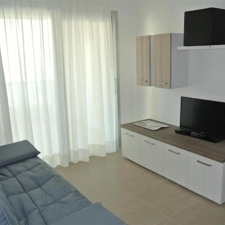 Modern flat with terrace 200m from the beach - Apartment - 3