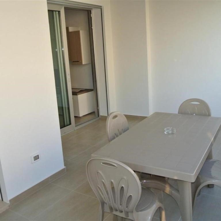 Modern flat with terrace 200m from the beach - Apartment - 2