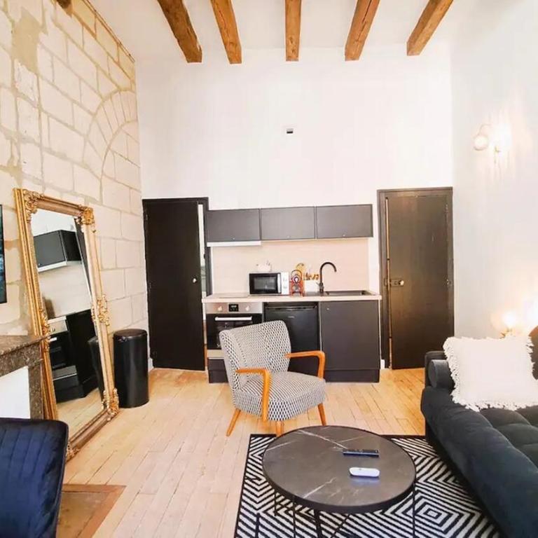 Authentique - studio face basilique Saint-Martin - Appartement 2 Chambres - 9
